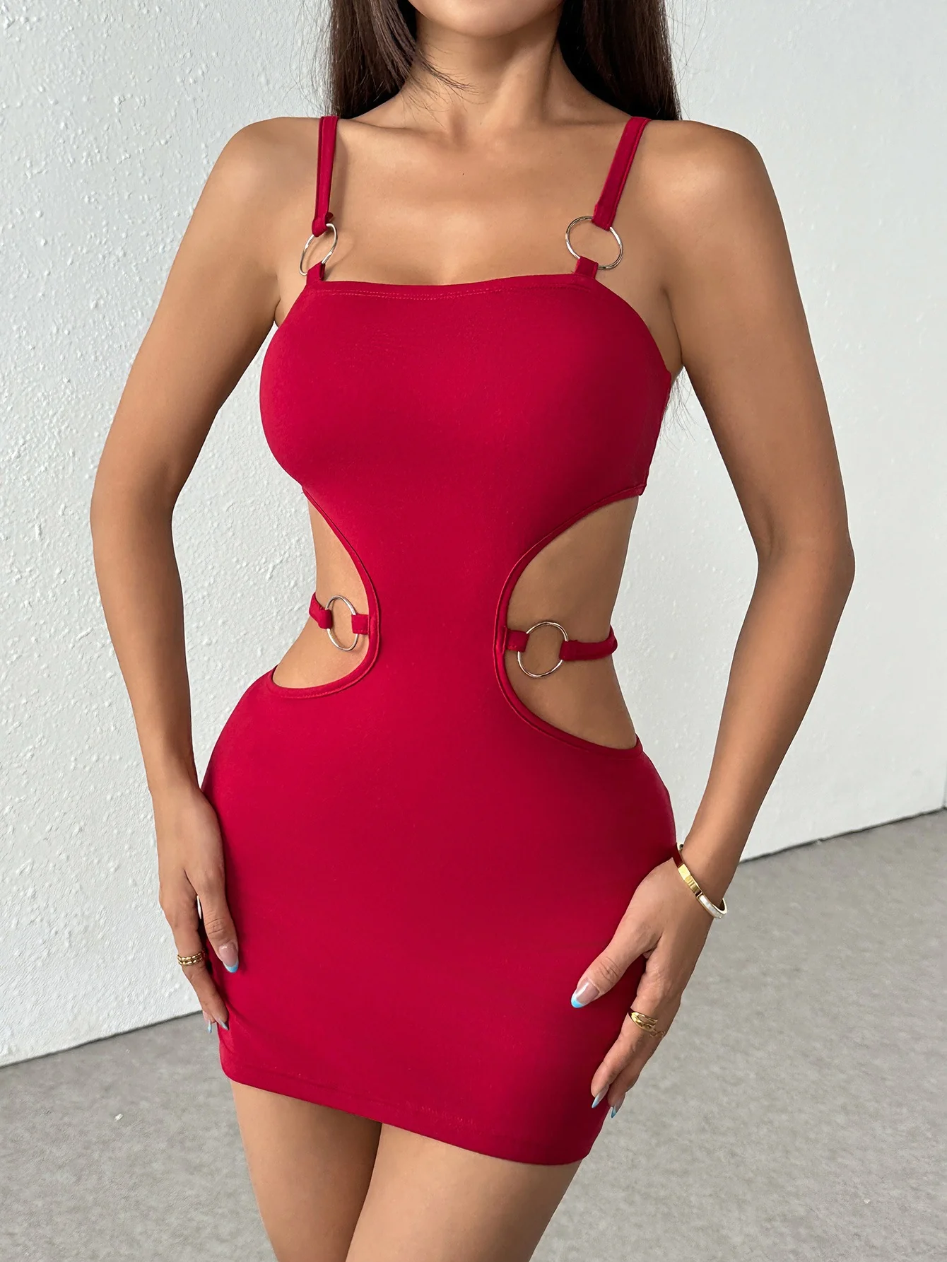 A Short Skirt With A Cut-Out Waist - Image 2