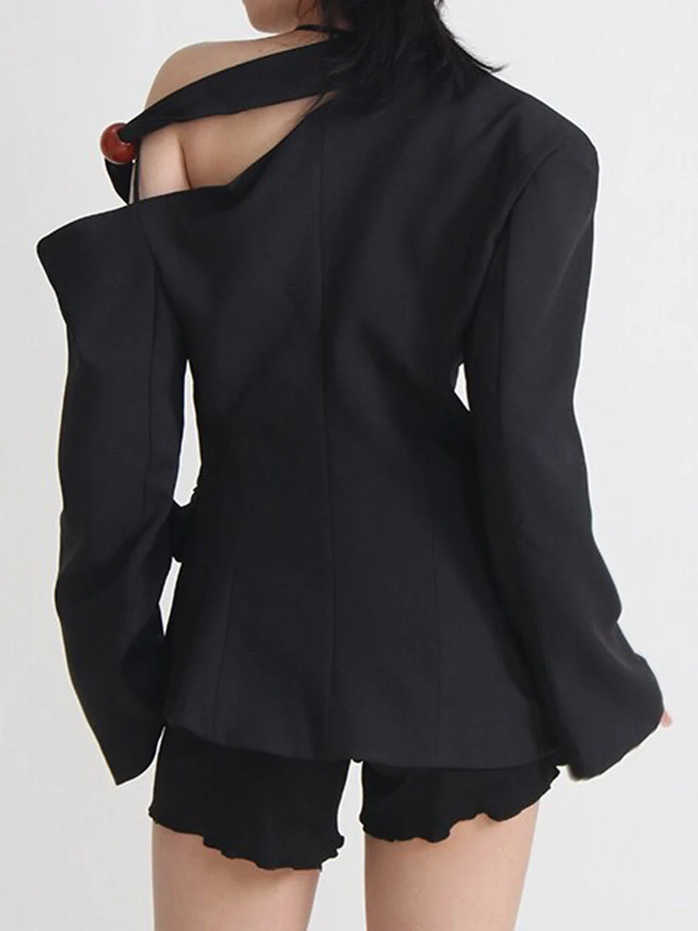 DEIDE Asymmetric Blazer in Blazk - Image 2