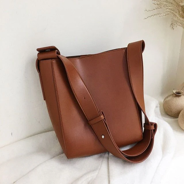 Harper Shoulder Bucket Bag - Image 10