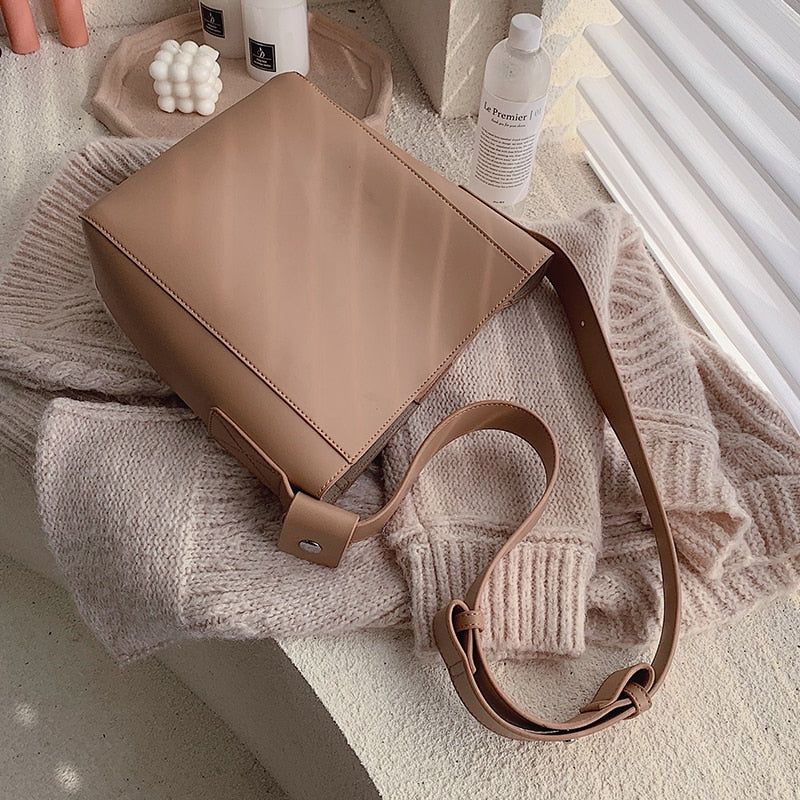 Harper Shoulder Bucket Bag - Image 3