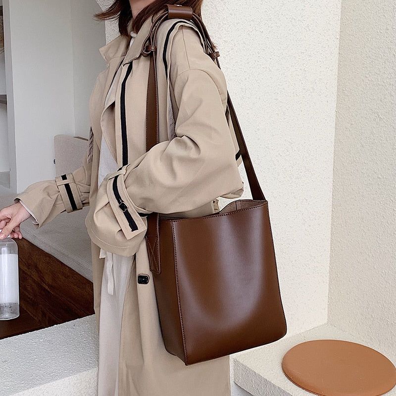 Harper Shoulder Bucket Bag - Image 5