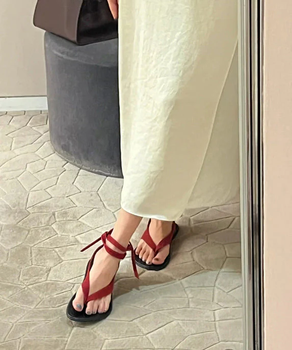 Holiday Style White Faux Leather Chic Splicing Thong Sandals - Image 3