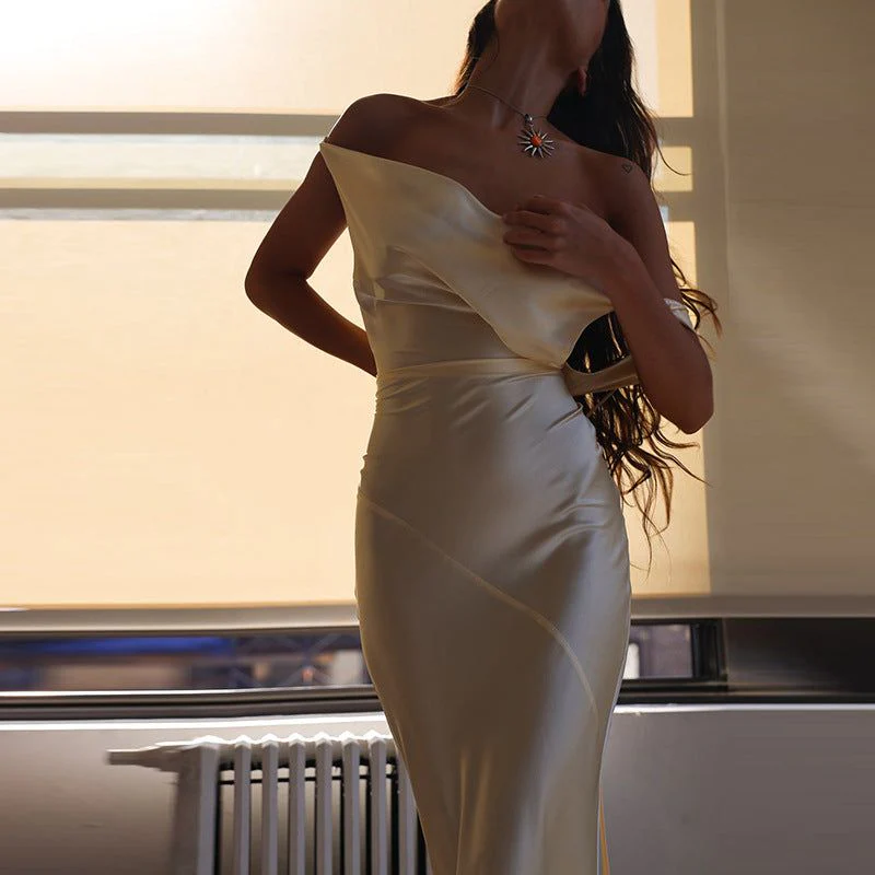 Main Event Entrance Plunging Back Cowl Maxi Dress - Image 7