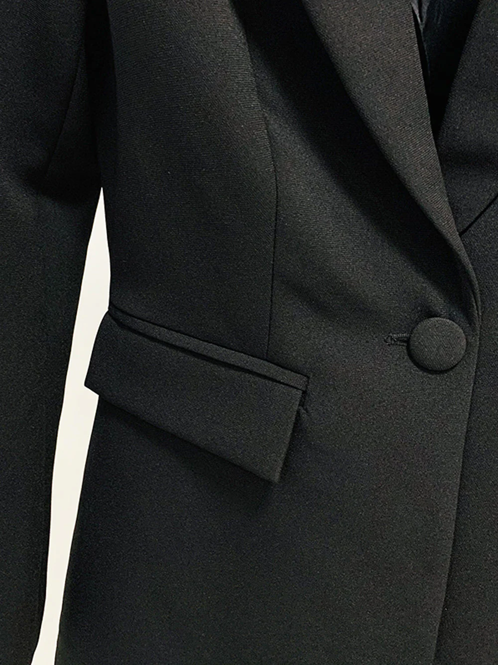 NAOMA Blazer & Flared Pants Set in Black - Image 22