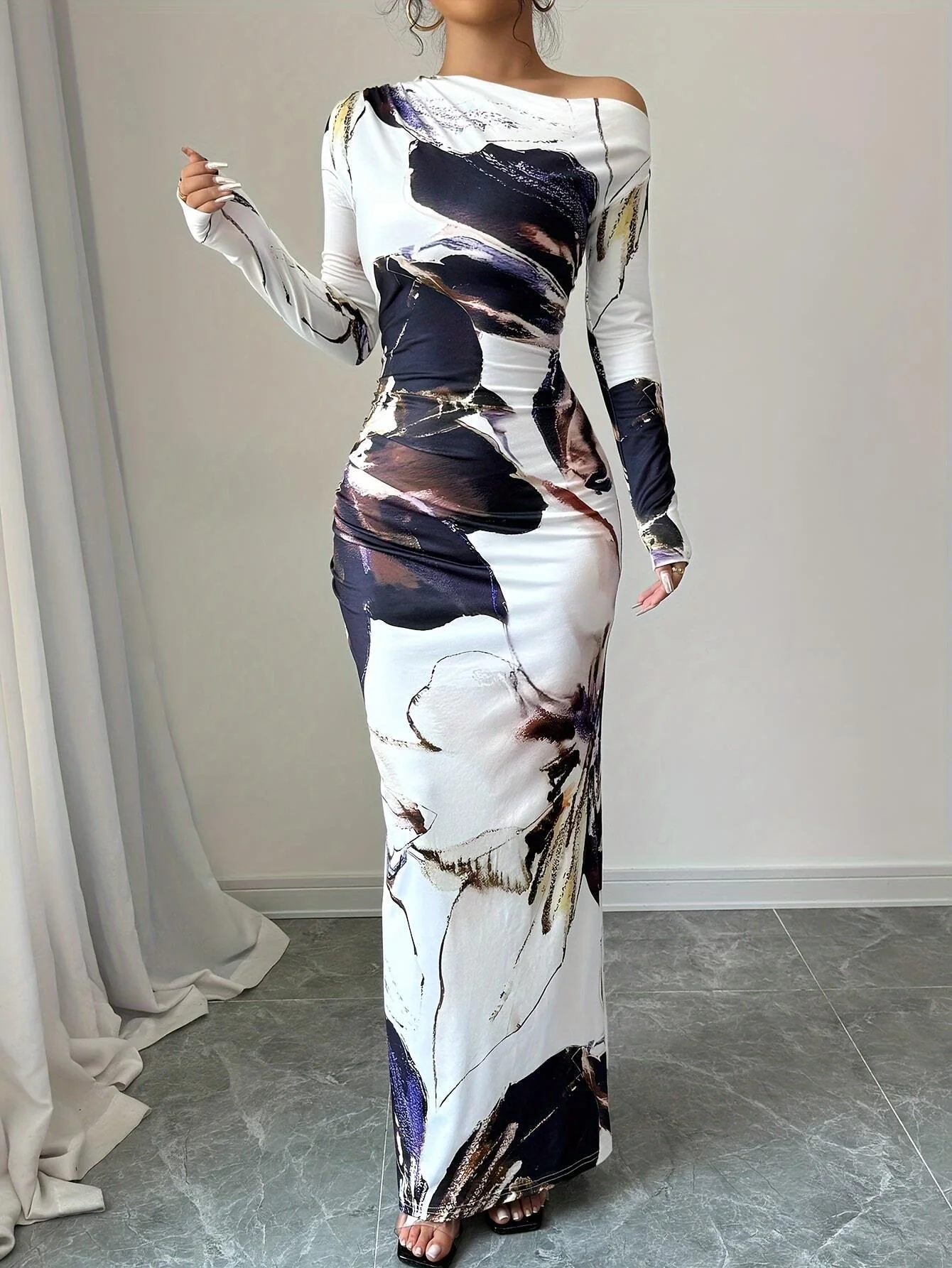 Off-The-Shoulder And Body-Hugging Dress - Image 5