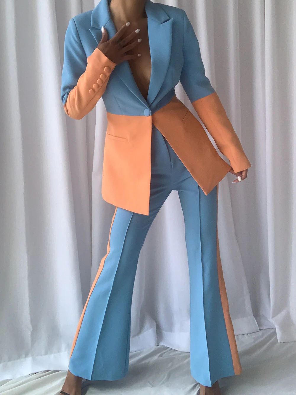 PETELE Blazer & Pants Set in Blue & Orange - Image 3