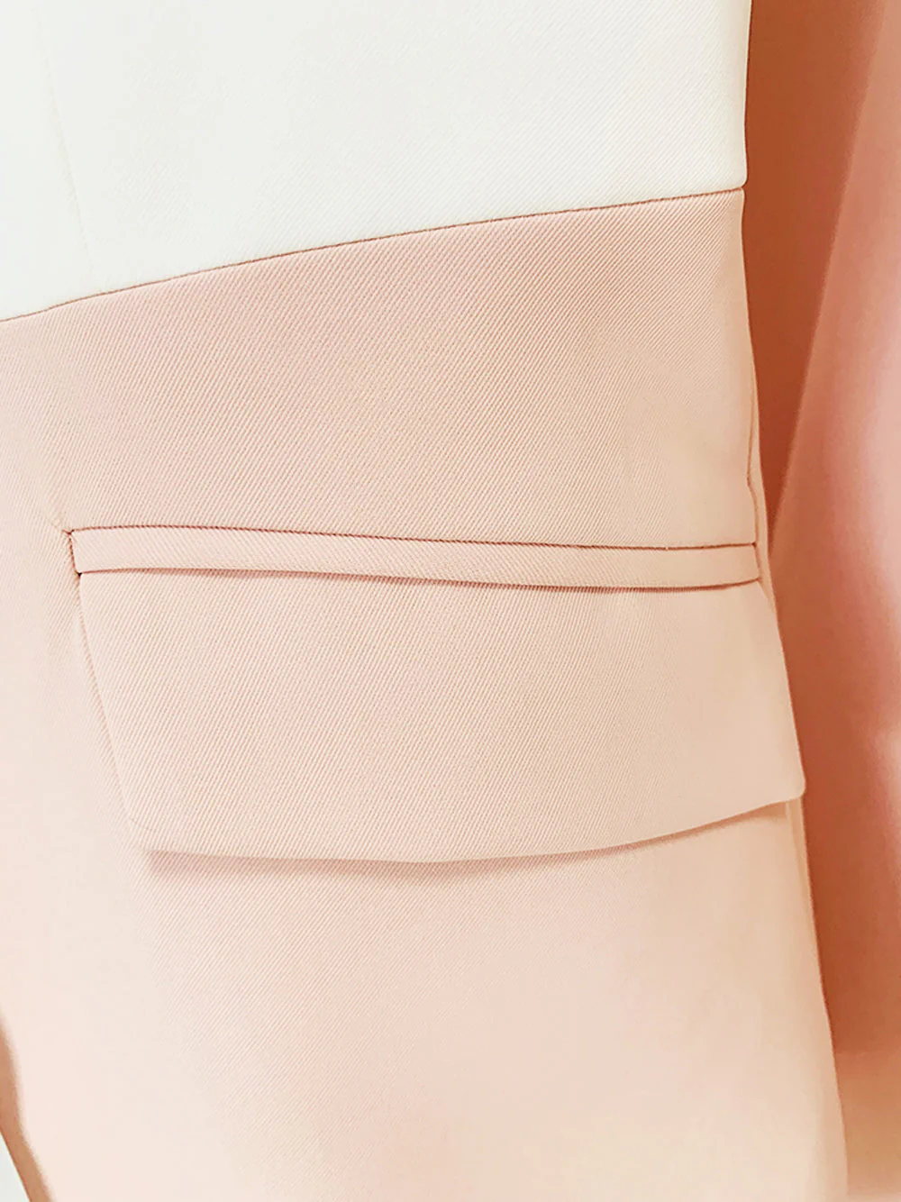 PETELE Blazer & Pants Set in Light Pink - Image 5