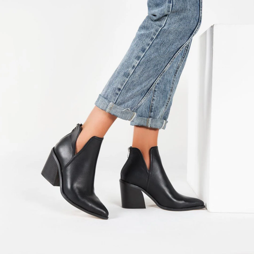 Retro Pointed Toe Notch Chunky Heel Ankle Boots - Black - Image 2