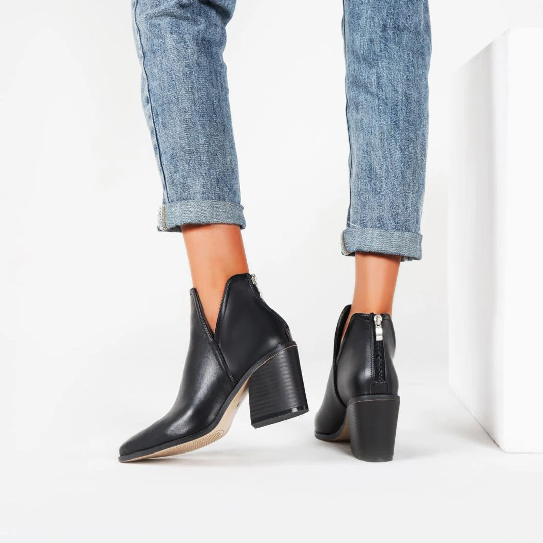 Retro Pointed Toe Notch Chunky Heel Ankle Boots - Black - Image 3