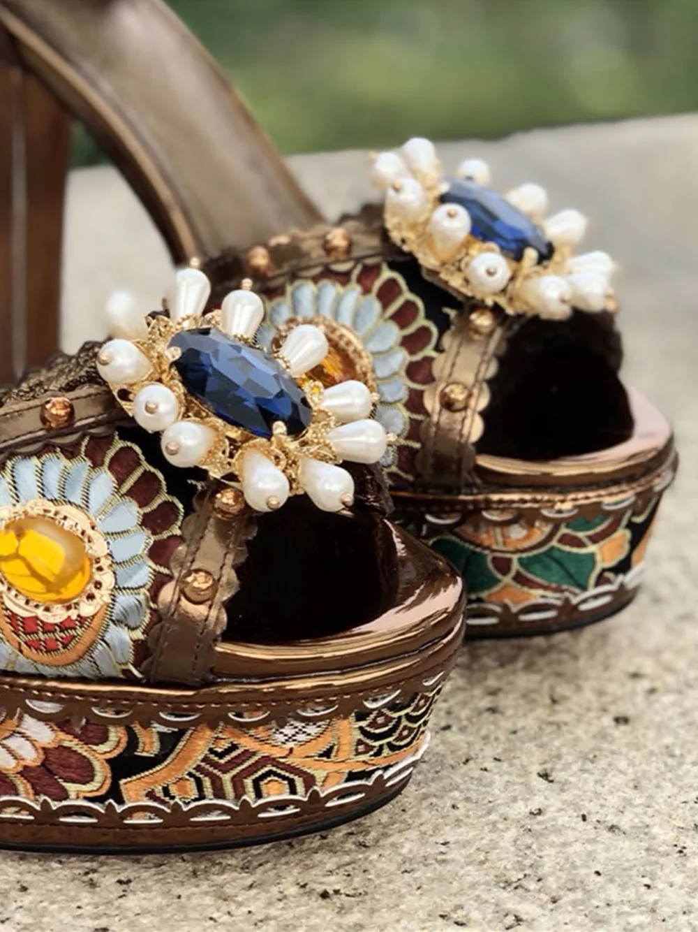SPANISH MAGIC Block-Heel Sandals - Image 4