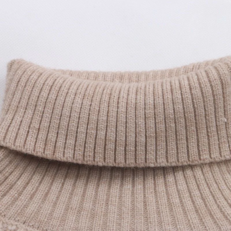 Vlogger Turtleneck Knitted Sweater - Image 7